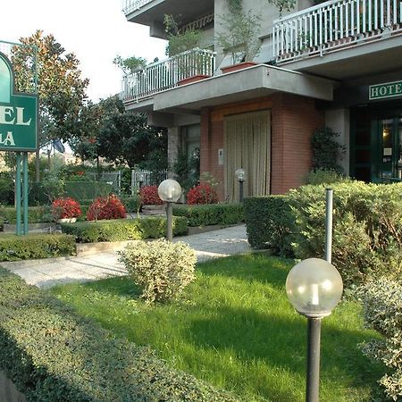 Hotel Vignola Ассизи Экстерьер фото