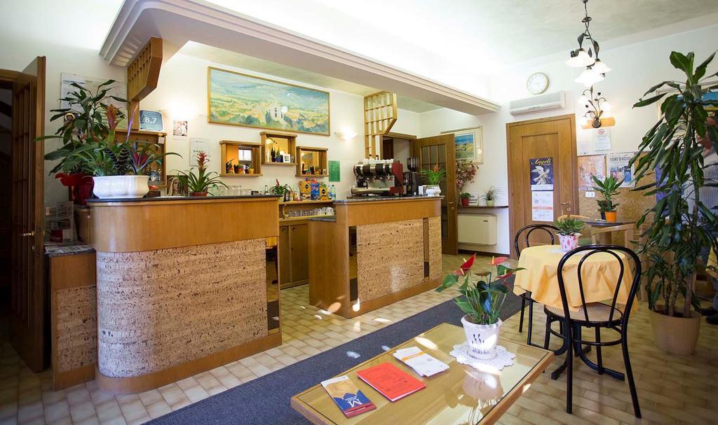 Hotel Vignola Ассизи Экстерьер фото