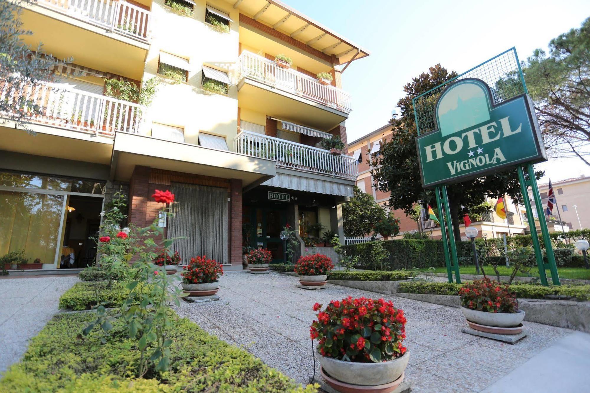 Hotel Vignola Ассизи Экстерьер фото