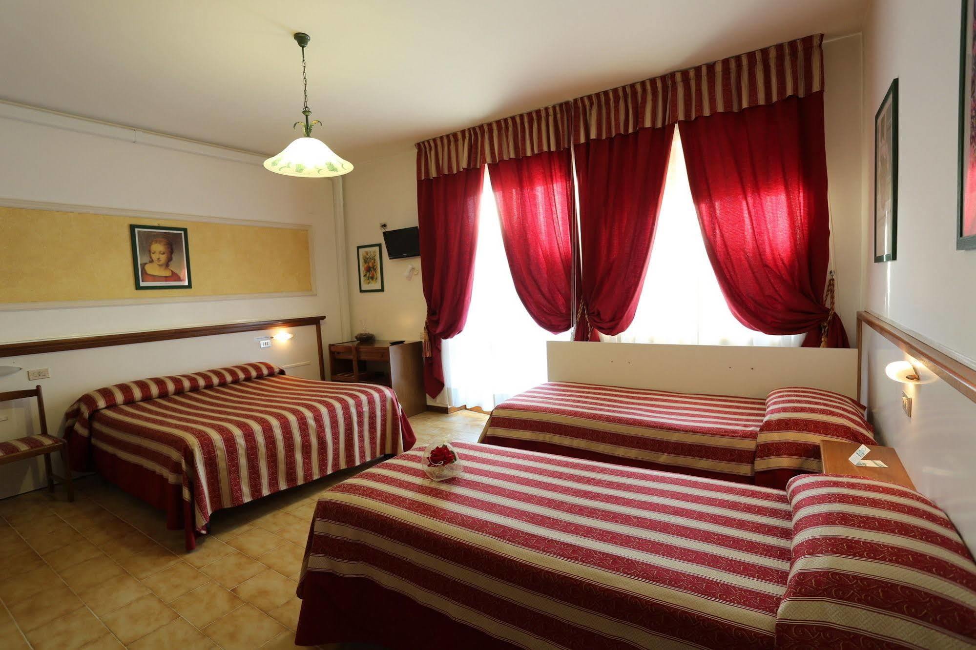 Hotel Vignola Ассизи Экстерьер фото