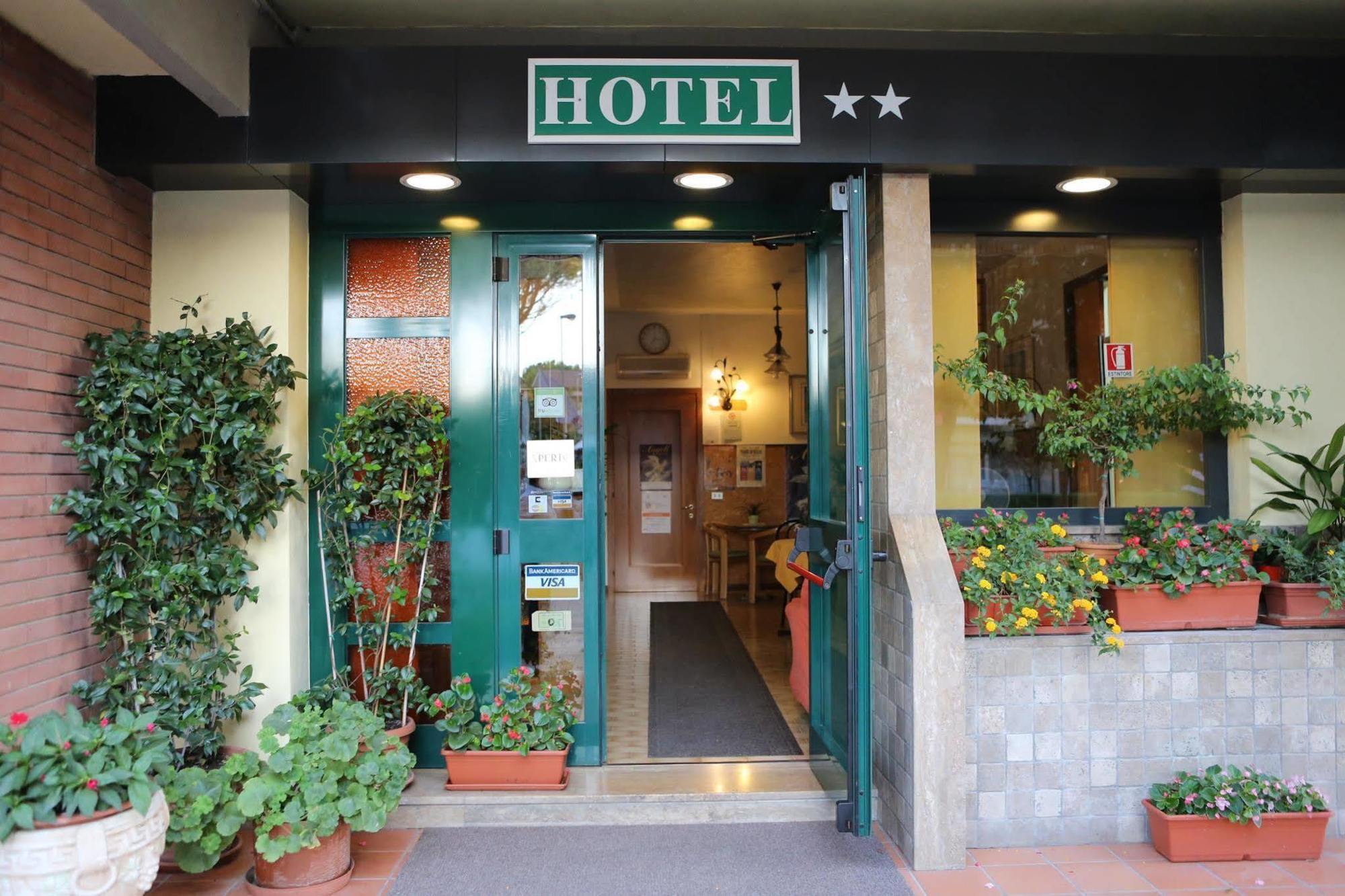 Hotel Vignola Ассизи Экстерьер фото