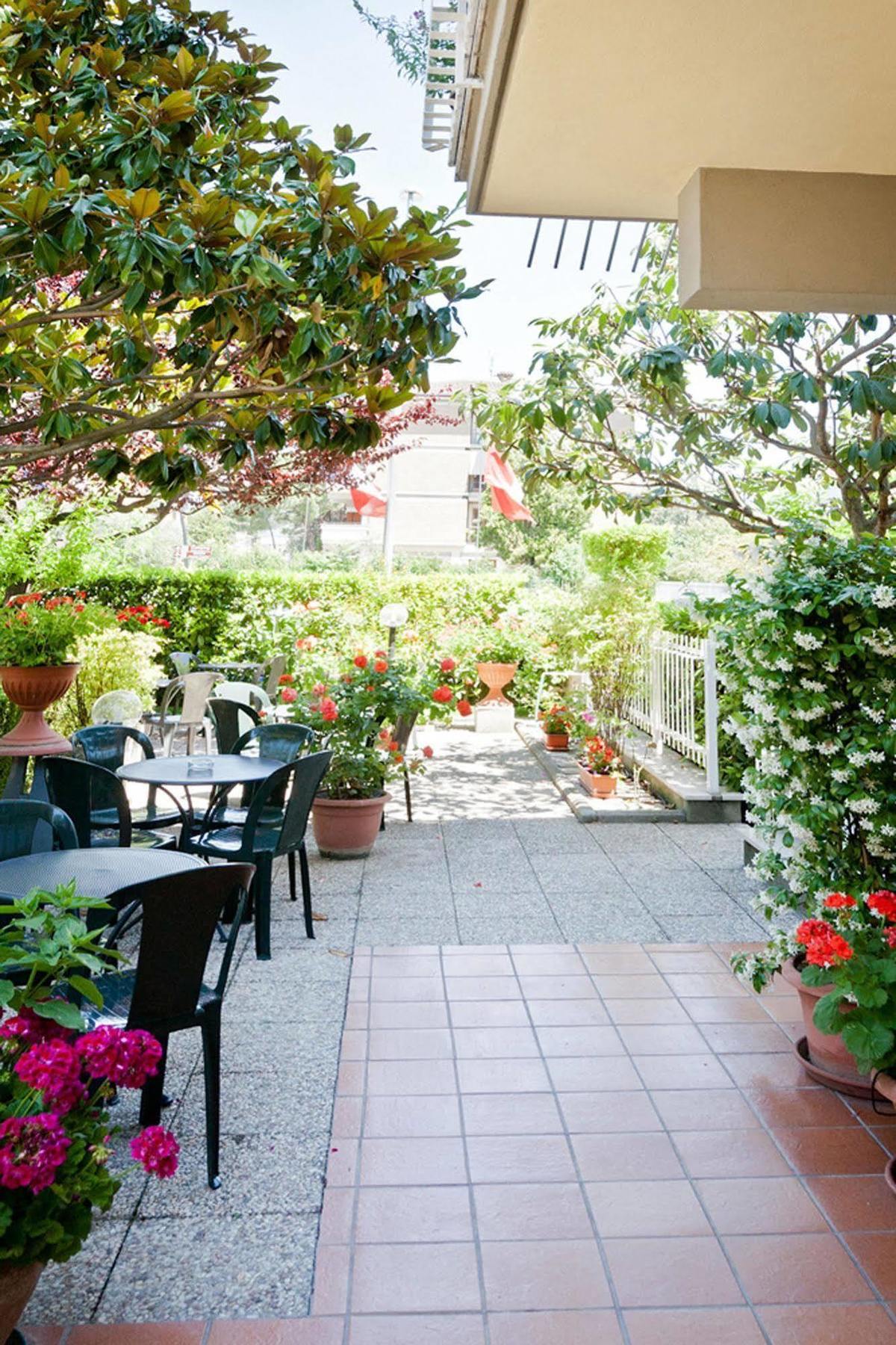 Hotel Vignola Ассизи Экстерьер фото