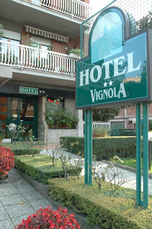 Hotel Vignola Ассизи Экстерьер фото
