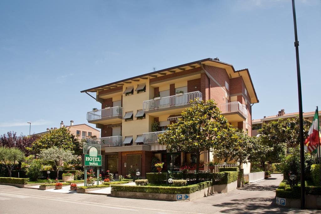Hotel Vignola Ассизи Экстерьер фото